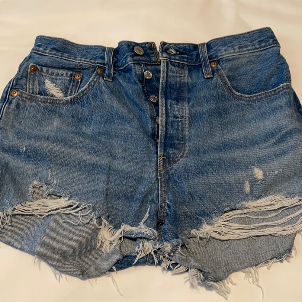 High Rise Medium Wash Levi 501 Short